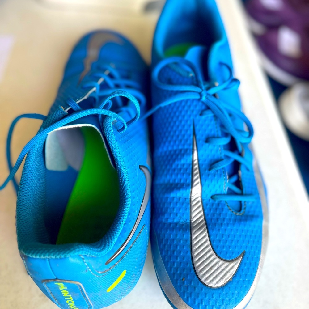 MENS FOOTBALL CLEATS